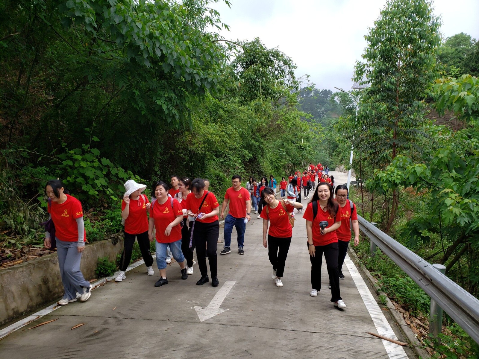 2022年螺螄粉小鎮(zhèn)飛行營(yíng)地“美麗柳州，快樂(lè)前行”健步走活動(dòng)