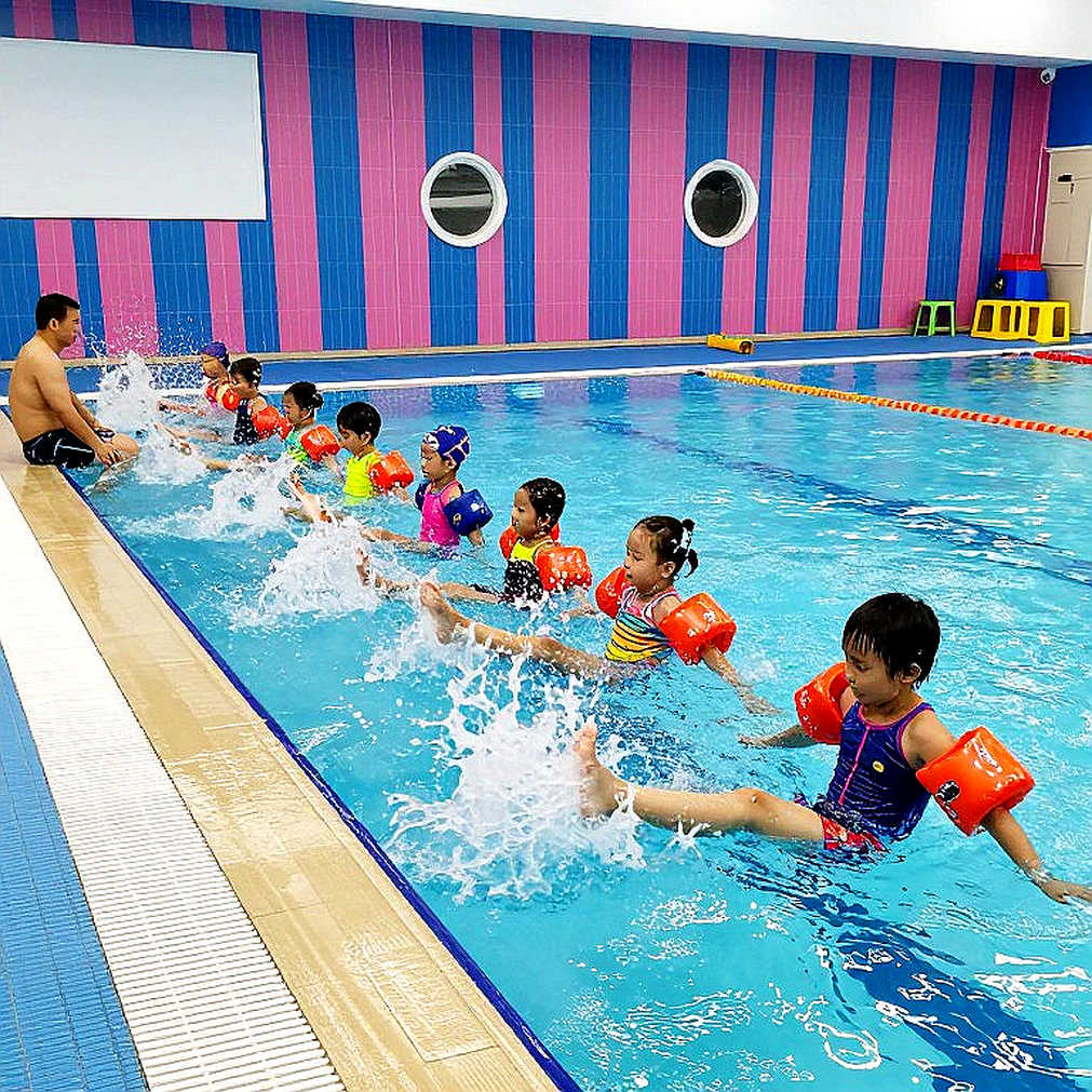 A 17-Year-Old Opens a Free Learn-to-Swim Programme at London's Olympic Pool