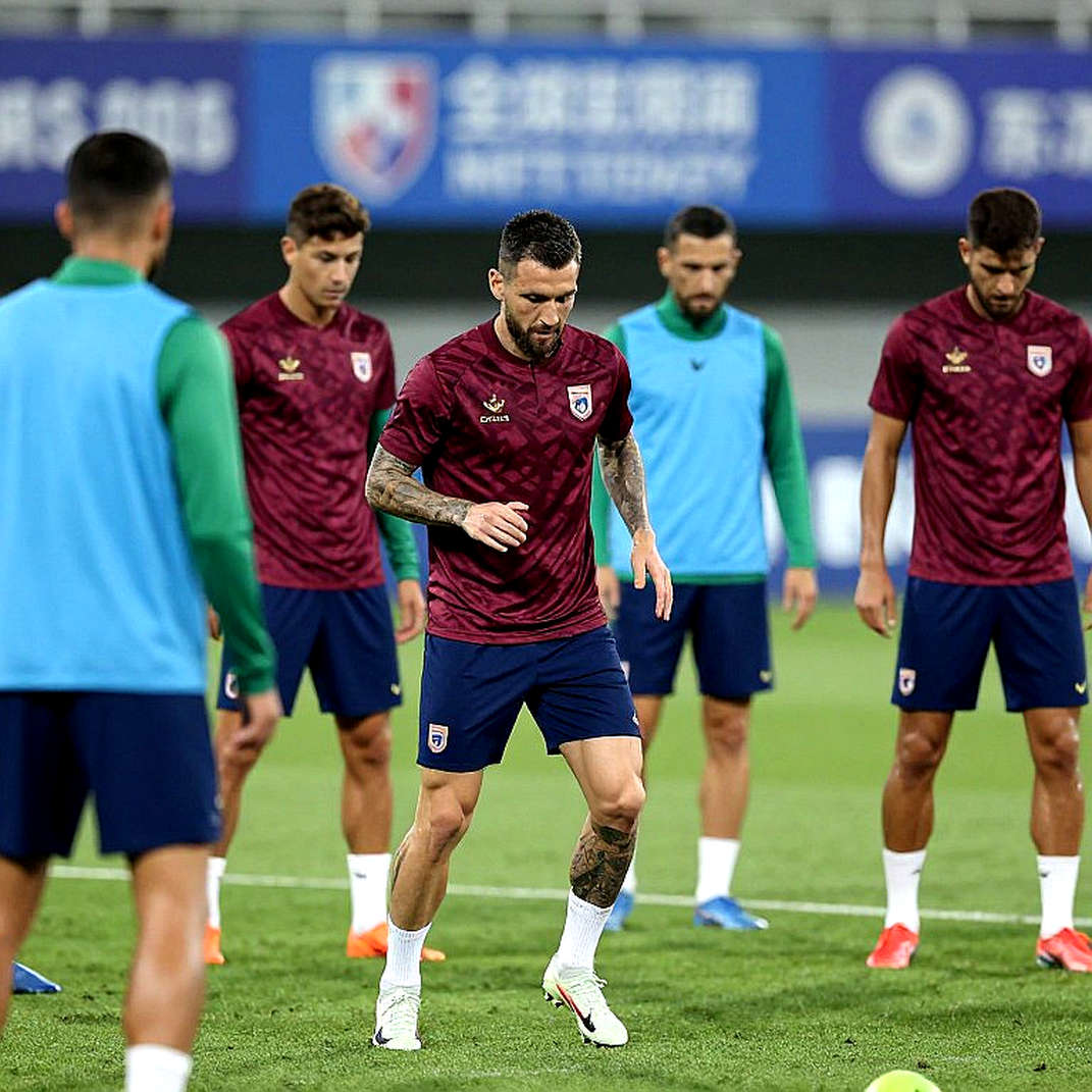 Đoàn Văn Hậu and the lesson from Ngọc Tân's injury: When old-style play no longer has a place Đoàn Văn Hậu and the lesson from Ngọc Tân's injury: When old-style play no longer has a place